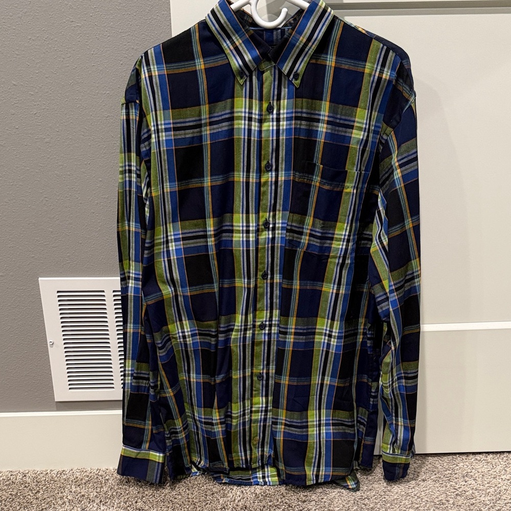 Men's Plaid Button-Down Shirt in Navy and Green